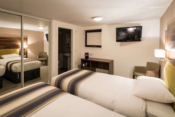 D'Luxe Hotel, Livingston